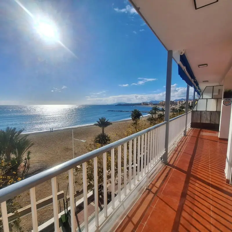 Piso en alquiler Águilas Murcia 4 dormitorios terraza vistas playa