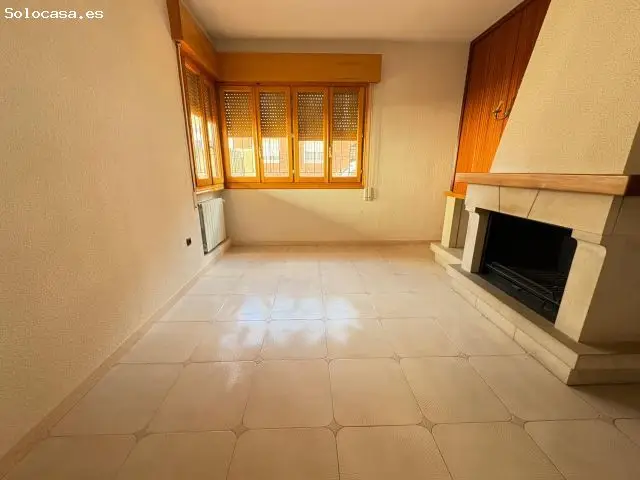 Chalet Independiente en Alovera con 4 Habitaciones y Garaje