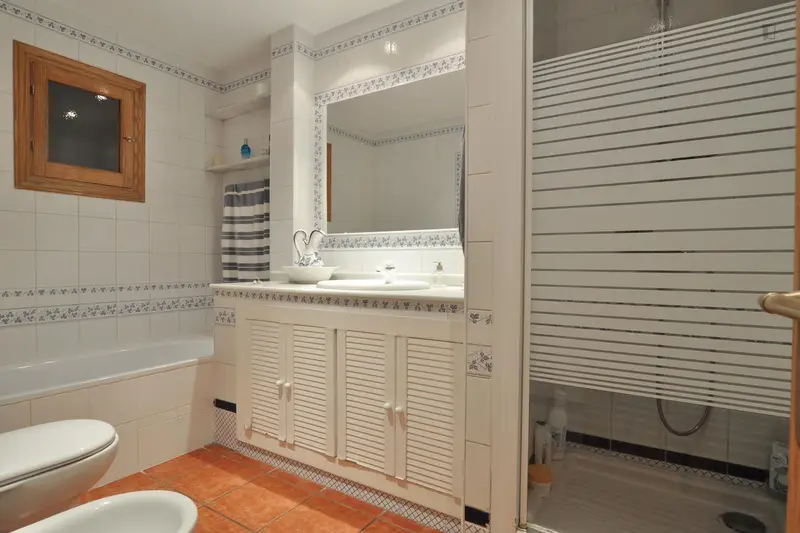 Habitacion Individual con Baño Compartido en Villa con Piscina