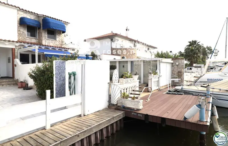 Chalet de Lujo en Santa Margarida Roses con Jacuzzi y Amarre
