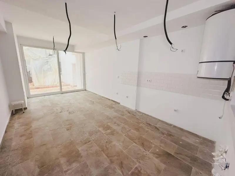 Piso en venta en Cadiz ciudad con patio privado y alta rentabilidad