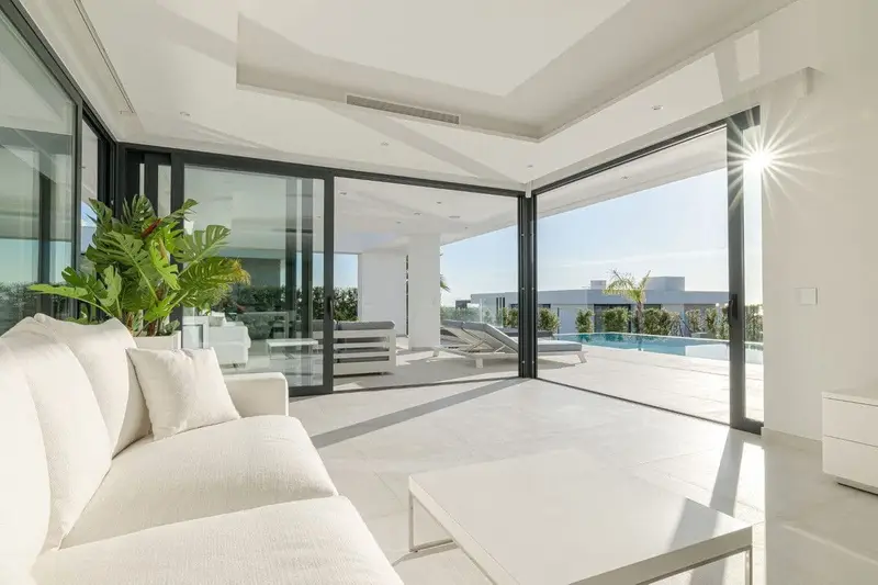 Villa Moderna en Cancelada  4 Dormitorios Piscina Vistas al Mar