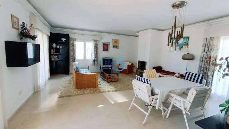 Villa de Lujo en Orihuela Costa con Piscina Privada y Apartamento