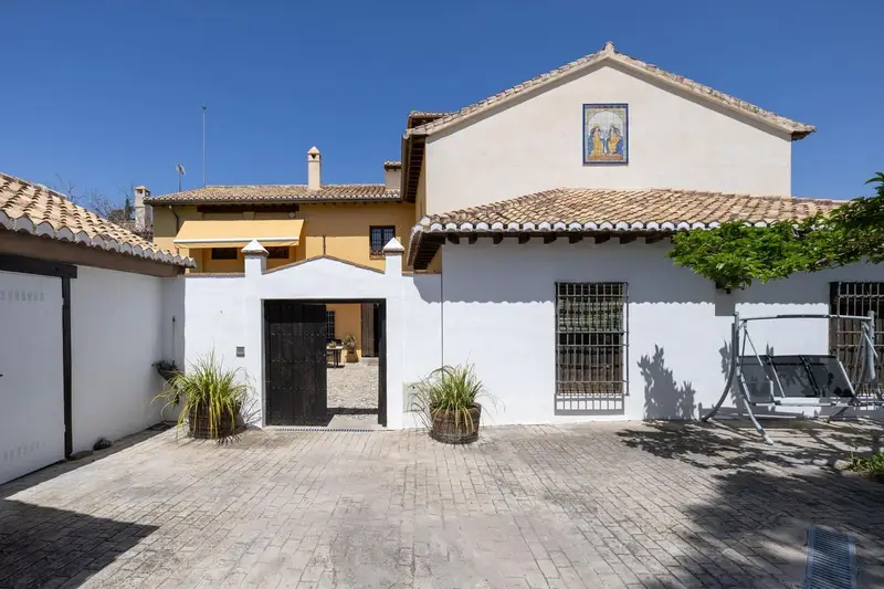 Chalet de Lujo en Otura con 5 Dormitorios y Licencia Turistica