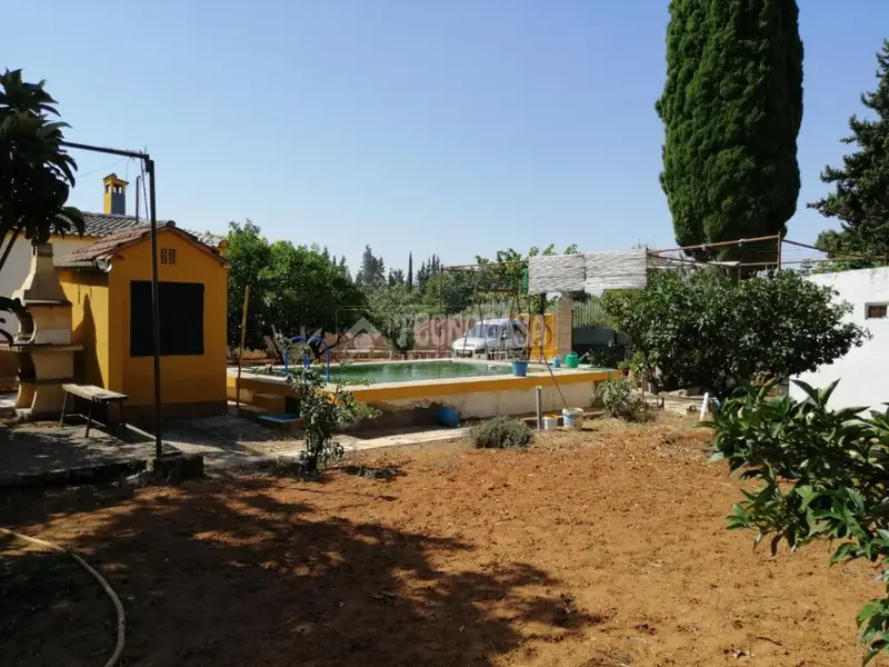 Casa Rural en Venta en Montilla con Terreno y Piscina
