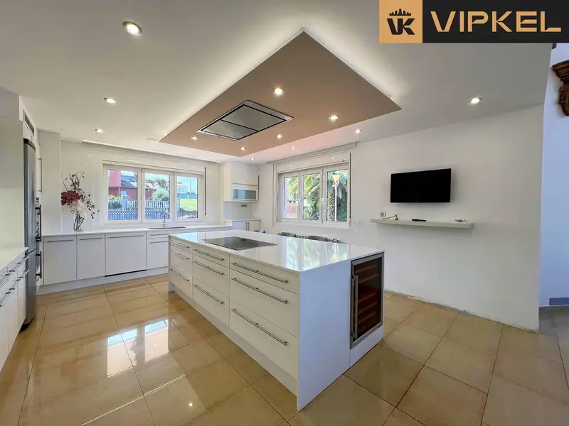 Casa de Lujo en Arteixo con Piscina Jacuzzi y Gimnasio