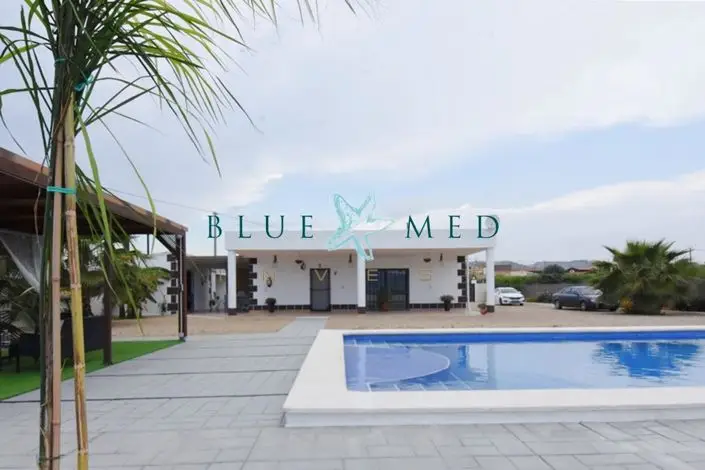 Villa 4 Dormitorios 2220m2