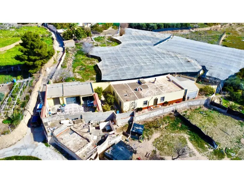 Venta Casa con Garaje y Huerto en Dalias