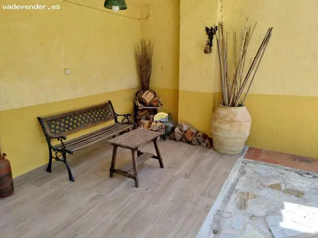 Chalet en Navajas con Piscina a Orillas del Rio Palancia