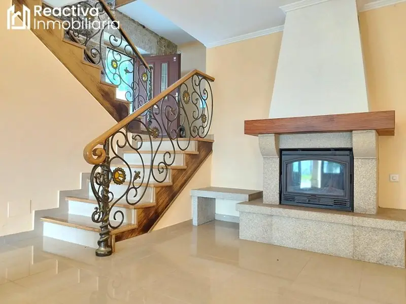 Casa en venta con terraza en Marrozos Santiago de Compostela