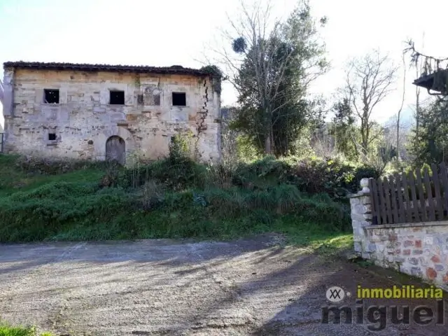 Casa Palacio en La Collada Peñamellera Alta para Rehabilitacion