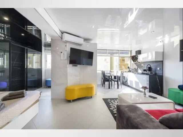 Apartamento Torremolinos Centro: Moderno y Luminoso para 3 Personas