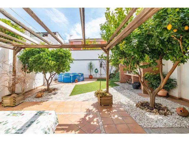 Adosada en Cerrillo de Maracena con Patio de 100m2