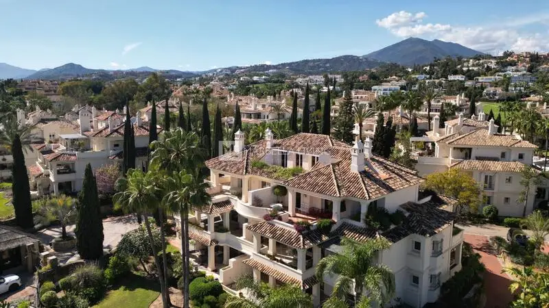 Dúplex 3 Dormitorios Nueva Andalucía Málaga