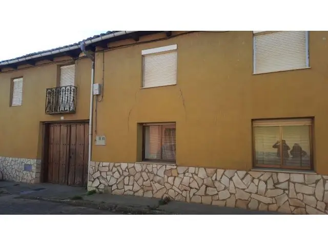 Caserío en Santovenia del Monte 490m² 4 habitaciones Jardín León
