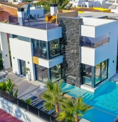 Villa de Lujo 3 Dormitorios Torrevieja Piscina Privada