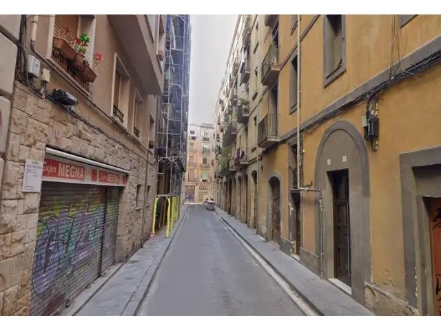 Piso Ocupado en El Raval Ideal para Inversores