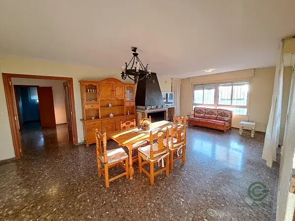 Chalet con 6 habitaciones y piscina en Alzira cerca de Valencia