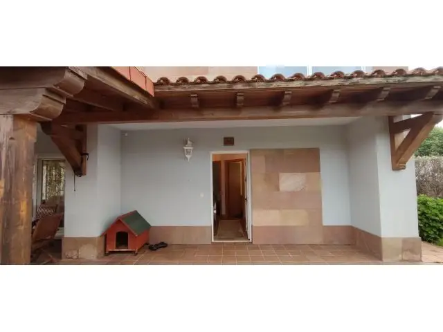 Chalet Adosado en Viveda con Jardin y Garaje