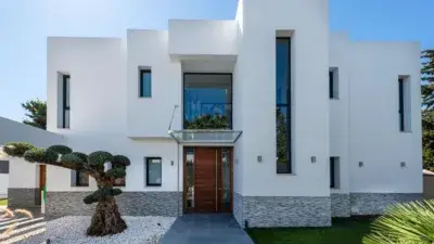 Villa Moderna en Atalaya Isdabe 4 Dormitorios Cerca de la Playa