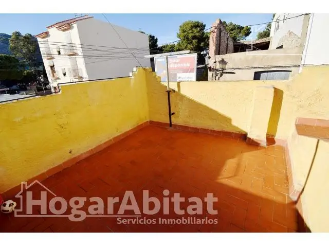 Casa amplia con terraza y trastero cerca del centro