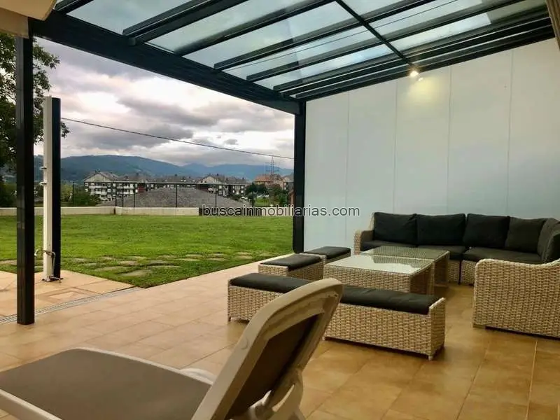 Chalet en Venta en Barcena de Cicero - Reformado con Piscina y Jardin