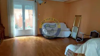 Casa adosada 6 habitaciones Trobajo del Camino
