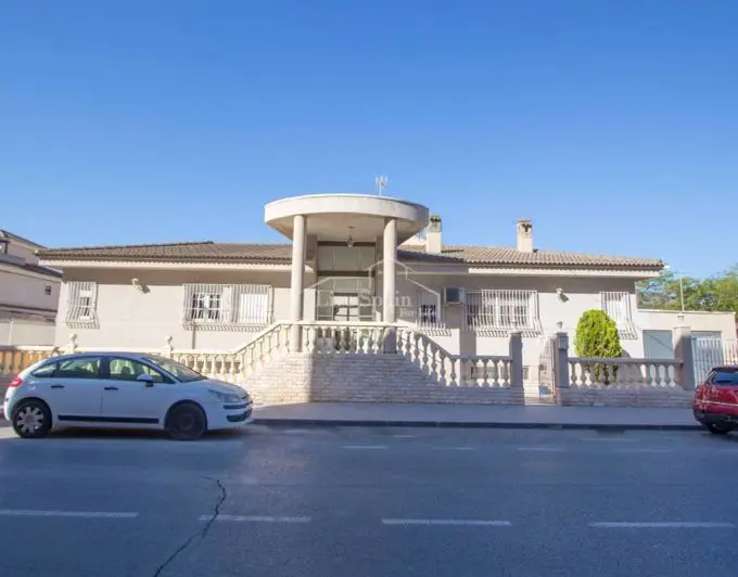 5 Bed Townhouse for sale