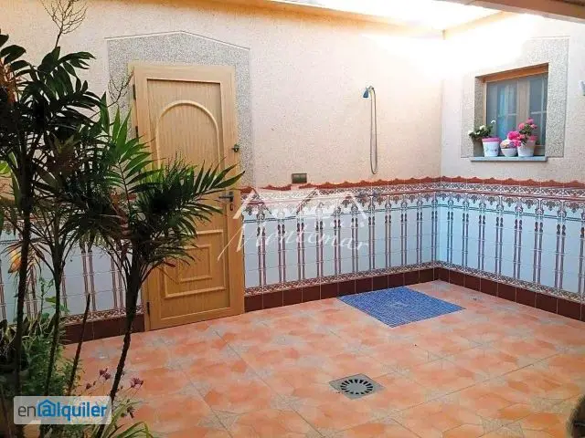 Casa en Alquiler La Campana 370m2 3 Plantas 3 Habitaciones