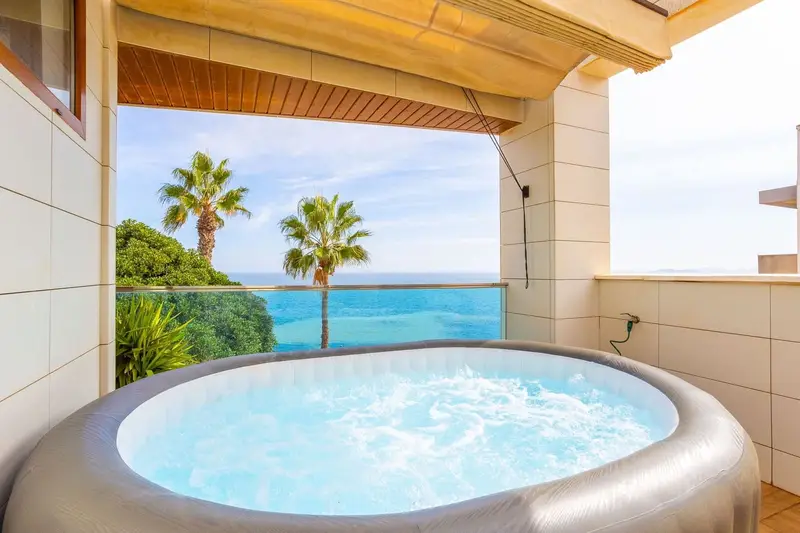 Villa Moderna con 7 Dormitorios y Vistas al Mar Menor