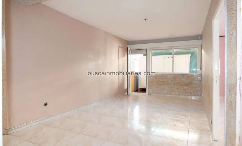 Piso en venta en Móstoles para reformar con terraza