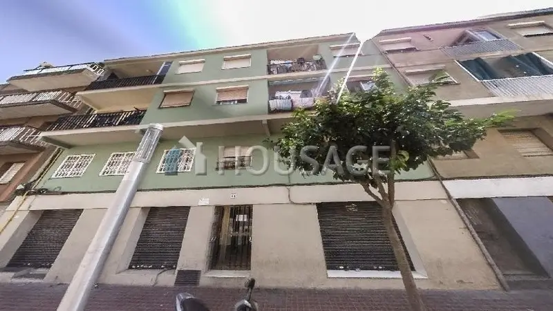 Piso en Barcelona 59m2 3 dormitorios 1 baño  Inversion