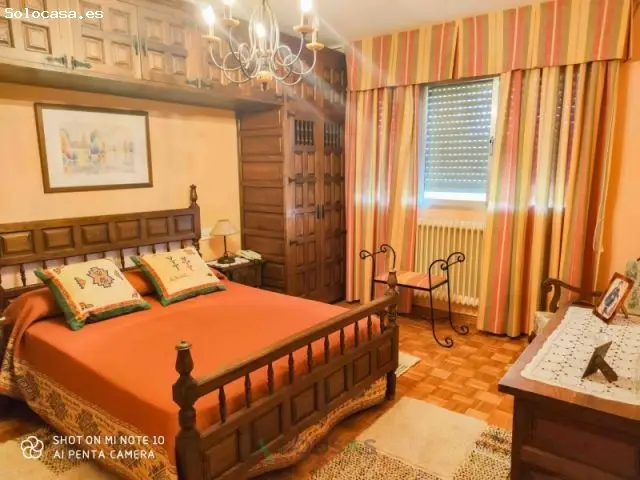 Chalet en Monforte de Lemos con 200m2 y finca de 2400m2