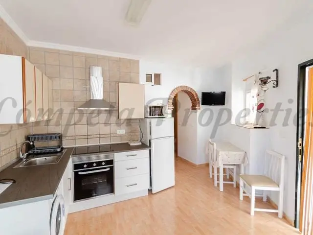 Apartamento en Venta en Competa 2 Dormitorios Cerca del Centro