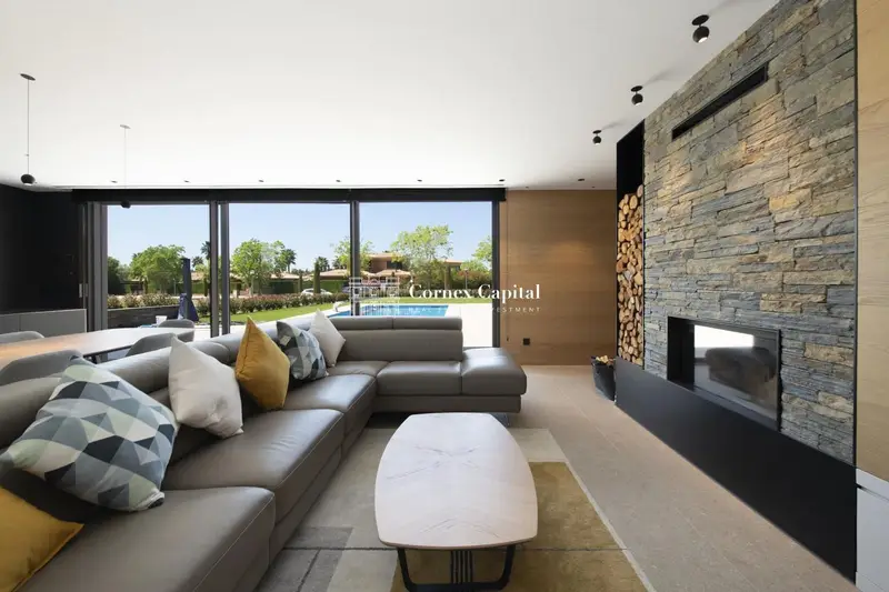 Casa en Golf Torremirona con Piscina y Jardín