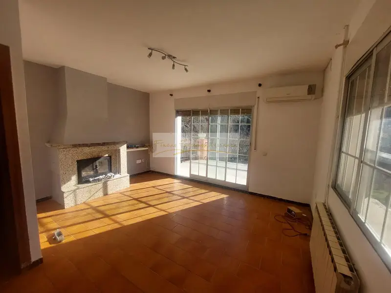Casa con Chimenea en Porquerisses Argencola 4 Dormitorios 2 Garajes
