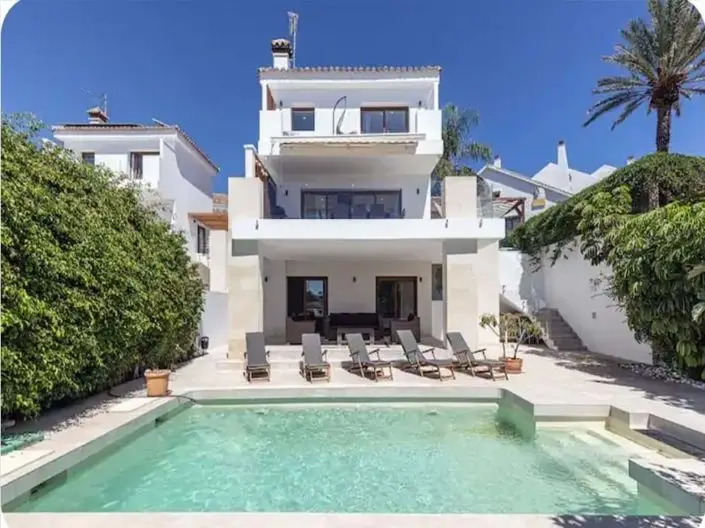 Villa en Calahonda 3 Dormitorios con Piscina Privada