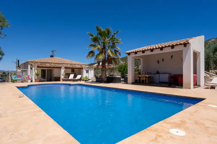 Villa en Venta cerca de Pinoso 3 Dormitorios Piscina