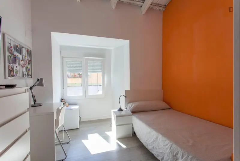 Habitaci	ón con Ba	ño Compartido Reci		én Reformada