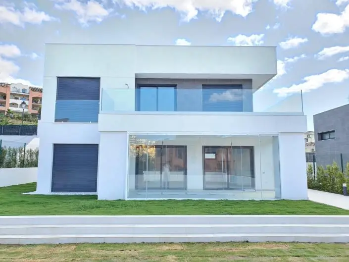 Villa 4 Dormitorios en Villas Mora Cerca de Duquesa Port