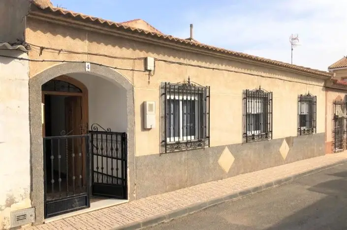 Casa en Venta en La Alfoquia 4 Dormitorios 1 Baño Garaje Patio
