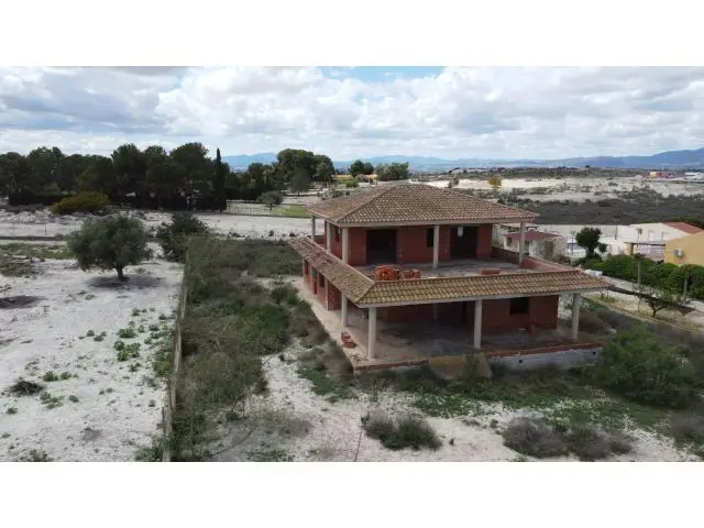 Chalet en Molina de Segura con Parcela de 1861m²