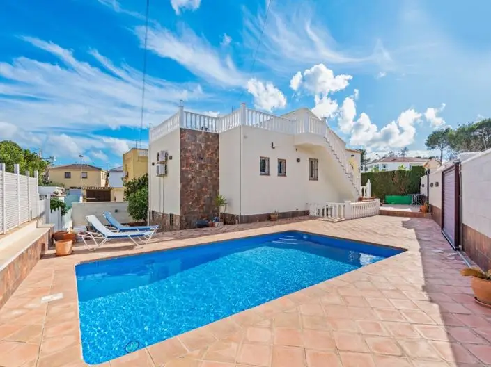 Villa 3 Dormitorios en Venta Los Balcones Torrevieja