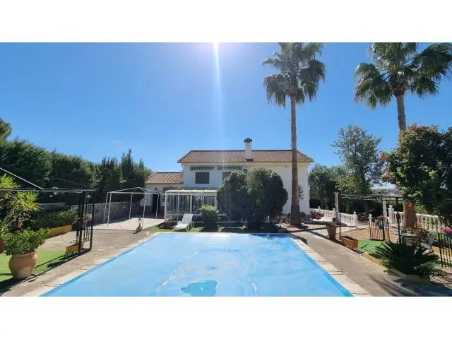 Magnífico Chalet en Venta en La Carlota