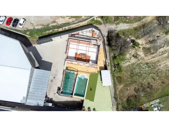 Nave Industrial con Vivienda Piscina y Barbacoa