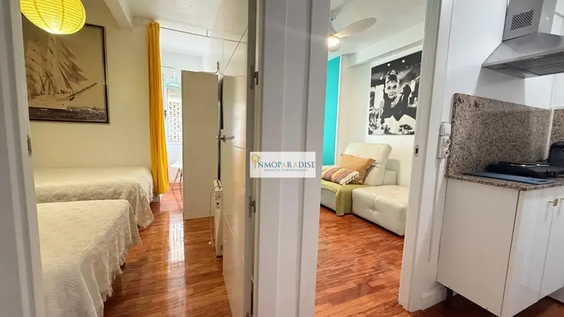 Piso en Alicante con Dos Estudios Equipados: Ideal para Inversión