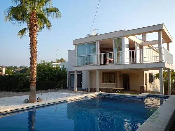 Chalet en Alginet Los Lagos con Piscina y Jardin