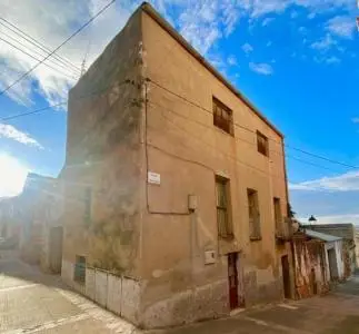 Casa Esquinera Reformada en Freginals Cerca del Mar