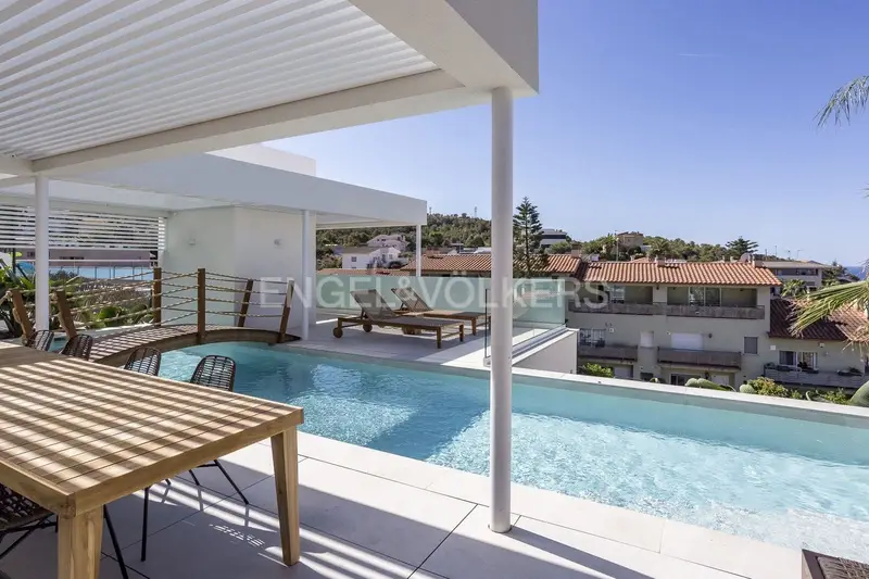 Chalet de Lujo en Alquiler con 4 Dormitorios y Piscina