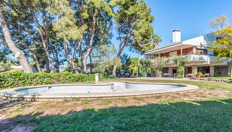 Chalet en Venta Torrent Valencia 4 Dormitorios Jardin Piscina